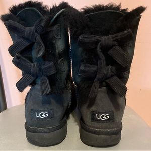 Woman’s Size 9- Ugg Bailey Bow Boots